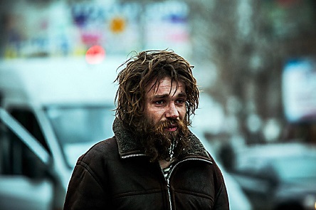 Свежие новости: Николаевцы просят депутатов горсовета разобраться с бомжом по кличке Сеня, который пугает людей - вопрос выносят на завтрашнюю сессию