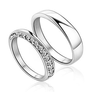 Свежие новости: Обручальные кольца из белого золота или с эмалью: модные свадебные тенденции