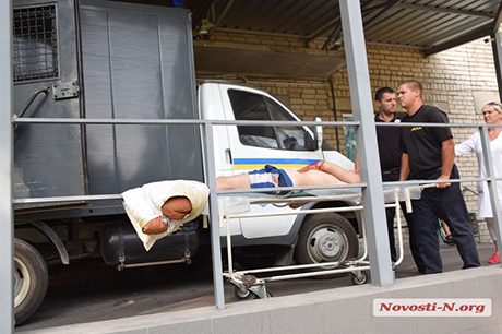 Свежие новости: В Николаеве заключенный порезал себе вены в автозаке во время этапирования