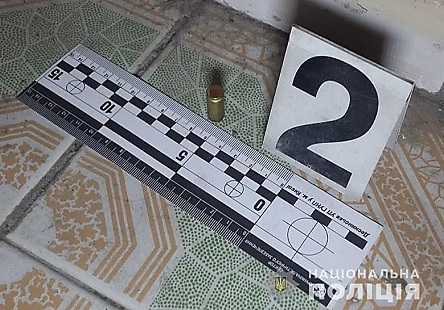 Свежие новости: ВИДЕО: Киевлянин выстрелил в работника банка, который с коллегами пришел осматривать заложенную под кредит квартиру