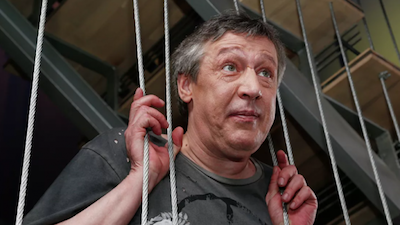 Свежие новости: Ефремов назвал фейком видео, на котором его после ДТП выводят из авто с места водителя