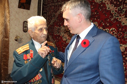 Свежие новости: Вагану Мнацаканяну- 95! Олександр Сєнкевич привітав ветерана