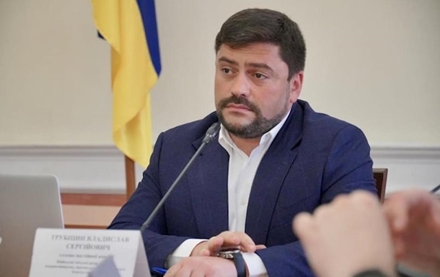 Фото новости: Депутат Киевского горсовета, которого поймали на взятке, сбежал от правоохранителей Свежие новости: Депутат Киевского горсовета, которого поймали на взятке, сбежал от правоохранителей