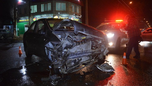 Свежие новости: В центре Николаева «Шевроле» протаранил «Мерседес»