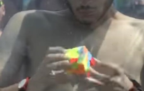 Фото новости: Установлен новый рекорд по сборке кубика Рубика Свежие новости: Установлен новый рекорд по сборке кубика Рубика