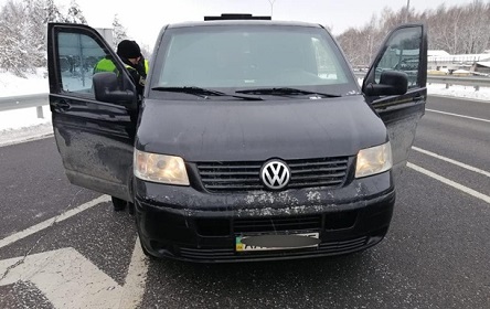 Свежие новости: ВИДЕО: Под Киевом задержали бус с похищенным человеком и оружием