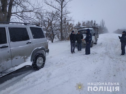 Свежие новости: ВИДЕО: Полиция Николаевщины помогает гражданам бороться с непогодой на дорогах региона