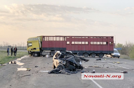 Свежие новости: Под Первомайском лоб в лоб столкнулись фура и ВАЗ