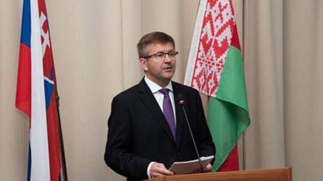 Свежие новости: Лукашенко уволил посла, который поддержал протестующих в Беларуси