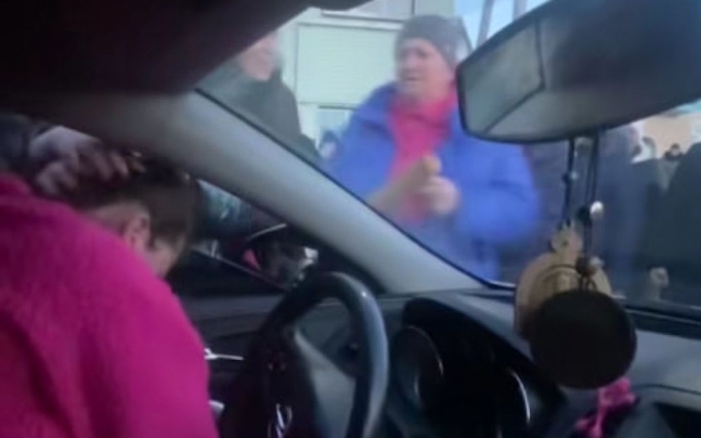 Свежие новости: На Івано-Франківщині натовпом побили жінку з донькою: думали, що вона «здасть» чоловіків ТЦК