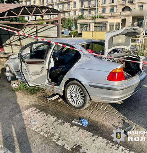 Свежие новости: У передмісті Одеси водій на BMW, втікаючи від патрульних, влетів у пішоходів