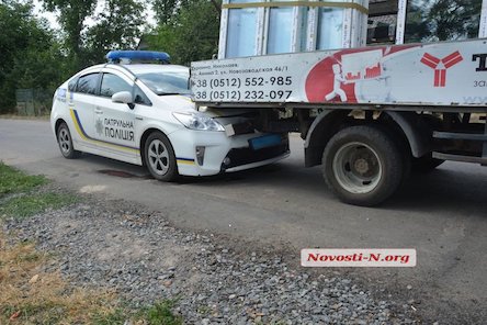 Свежие новости: В Николаеве «Газель» врезалась в патрульный автомобиль полиции