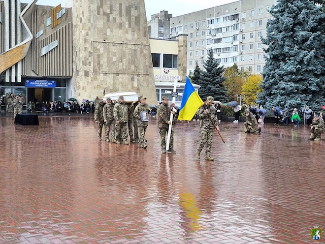 Свежие новости: Південноукраїнськ провів в останню путь свого Героя — Дениса Тяжельнікова