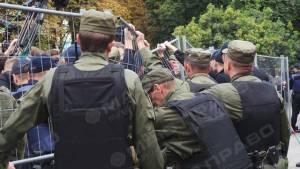 Свежие новости: Под посольством РФ в Киеве продолжается пикет (Видео)