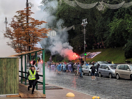 Свежие новости: Под Верховной Радой с дымовыми шашками митингуют тысячи владельцев 
