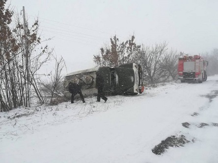 Фото новости: Под Первомайском перевернулся бензовоз Свежие новости: Под Первомайском перевернулся бензовоз