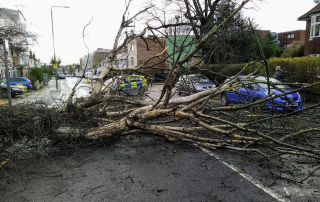 Свежие новости: На Британию обрушился шторм 