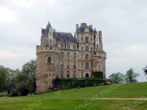 Свежие новости: Невменяемая женщина сожгла свой замок