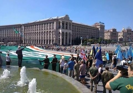 Свежие новости: ВИДЕО: В Киеве чеченцы развернули самый большой флаг Ичкерии