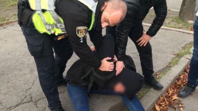 Свежие новости: В Кривом Роге мужчина зарезал двоих прохожих и ранил еще 8 человек, среди которых школьник