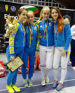 Свежие новости: Юные саблистки из Николаева в составе сборной Украины стали золотыми медалистками соревнований в Болгарии