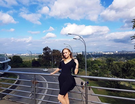 Свежие новости: Из Киева насильно вывезли 19-летнюю девушку и удерживают в плену. Полиция бездействует