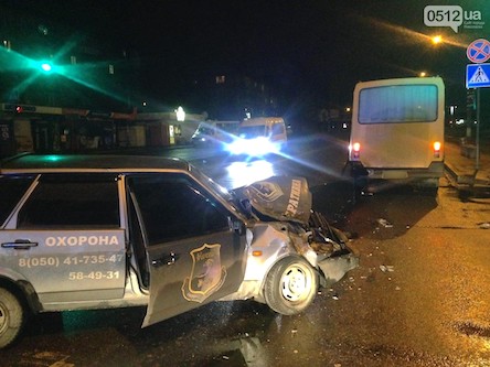 Свежие новости: В Николаеве машина охранной фирмы 