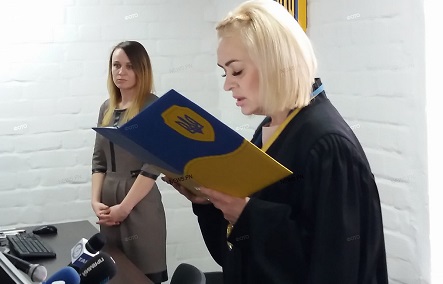 Свежие новости: ОНЛАЙН-ТРАНСЛЯЦИЯ: Судья Черенкова зачитывает решение по иску о восстановлении экс-мэра Сенкевича