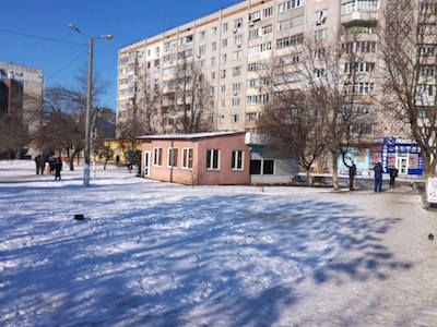 Свежие новости: Николаевцы возмущены «наливайкой», расположенной в центре города у детской площадки