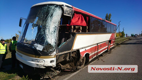 Свежие новости: Под Николаевом столкнулись рейсовый автобус и цементовоз