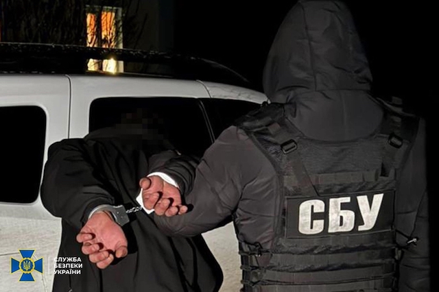 Свежие новости: СБУ затримала агентів рф, які намагалися встановити GPS-маячок на спецтранспорт ЗСУ (фото)