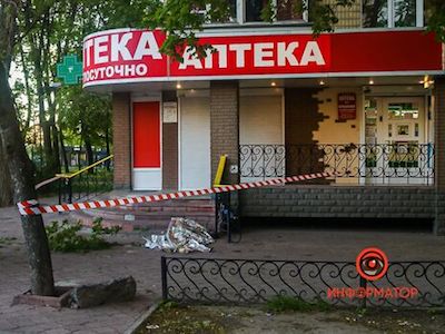 Свежие новости: В Днепре на проходившую мимо женщину упал с восьмого этажа мужчина