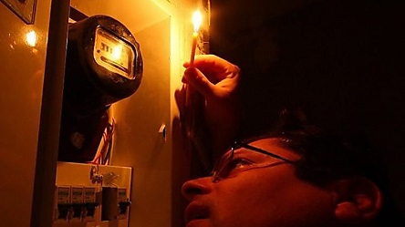 Свежие новости: В Николаеве отключили свет в многоэтажке – ее жильцы хотят перекрывать проспект