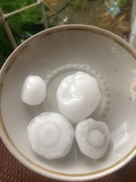 Свежие новости: Южноукраинск и Первомайск накрыла буря: выпал град, размером с куриное яйцо