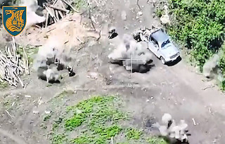 Свежие новости: Миколаївські морпіхи показали, як їх артилеристи накрили групу окупантів