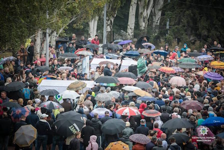 Свежие новости: Полиция подсчитала пришедших сегодня на площадь в Николаеве