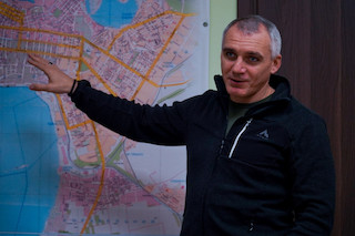 Свежие новости: Ялинки біля мерії Миколаєва спилили, бо вони пошкодили фундамент, - Сєнкевич