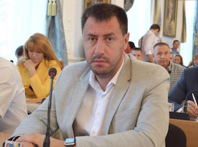 Свежие новости: ВИДЕО: Депутат Ентин со скандалом получил протокол о коррупции