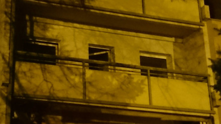 Свежие новости: Женщина увидела,  как с балкона соседей капает кровь и вызвала копов