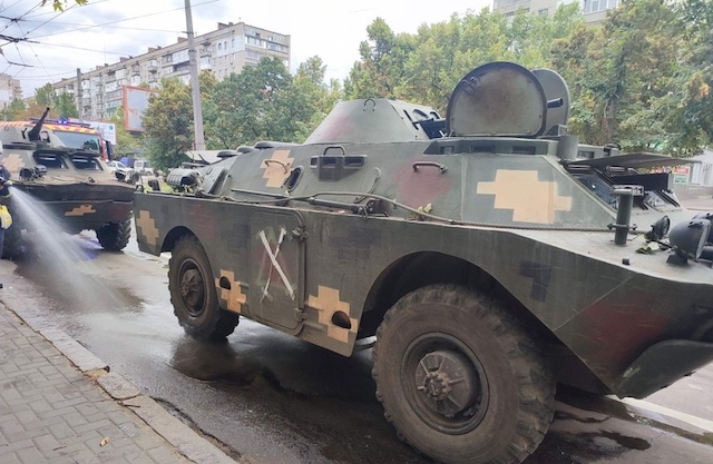 Фото новости: У центрі Миколаєва зіткнулися дві БРДМ — постраждало 6 осіб Свежие новости: У центрі Миколаєва зіткнулися дві БРДМ — постраждало 6 осіб