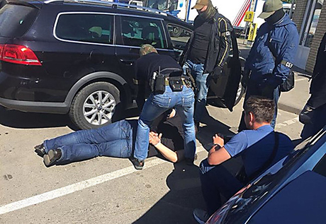 Свежие новости: В Харькове задержали действующего и бывшего чиновников Госпогранслужбы за вымогательство $17 тысяч от пограничника