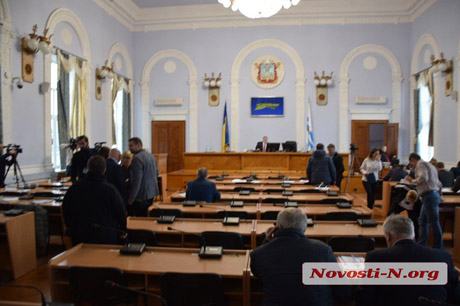 Свежие новости: Из-за отсутствия кворума внеочередная сессия Николаевского горсовета не смогла начать свою работу