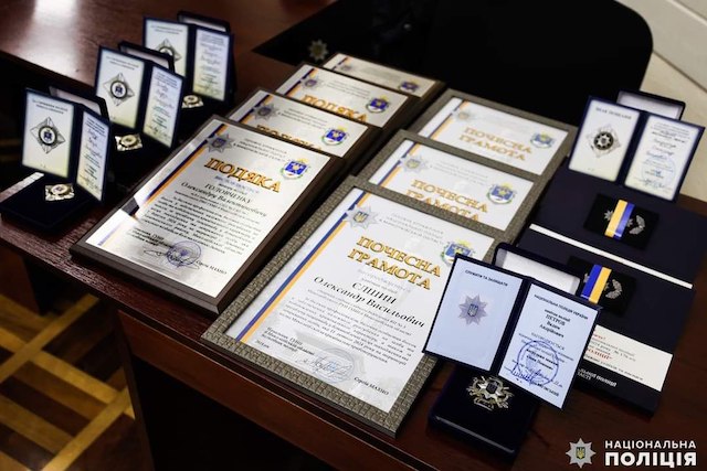 Свежие новости: Поліція нагородила трьох мешканців села на Миколаївщині, що допомогли розшукати зниклу дівчинку