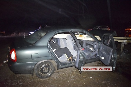 Свежие новости: Под Николаевом металлический отбойник пронзил насквозь автомобиль — погибла женщина