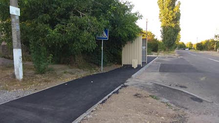 Свежие новости: В Николаеве установили остановку посреди тротуара