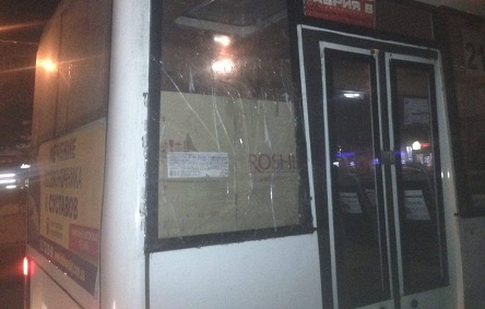 Свежие новости: «Маршрутка №21… вместо стекла коробка Roshen + скотч… ну все, как в Европе», — Олег Николаев