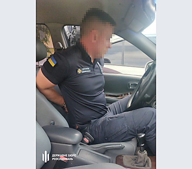 Свежие новости: На Николаевщине с погоней задержали инспектора ГСЧС, вымогавшего взятку с владельца магазина