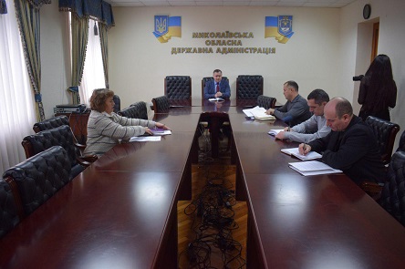 Свежие новости: Евгений Шевченко поручил выяснить детали ситуации с поставкой парт для первоклассников в классы Новоодесского СОШ №1