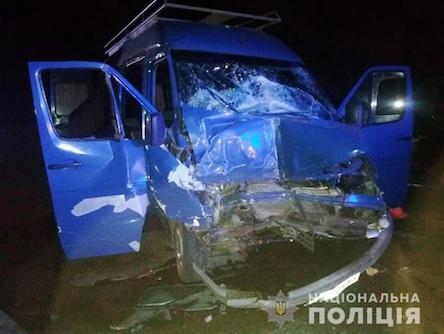 Фото новости: ДТП на Николаевщине: столкнулись микроавтобус и грузовик, пострадали пять человек Свежие новости: ДТП на Николаевщине: столкнулись микроавтобус и грузовик, пострадали пять человек