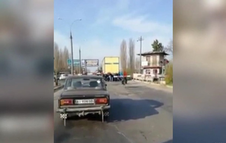 Свежие новости: В Херсоне спасли застрявшую на рельсах фуру